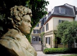 Beethoven-Haus Garten Mit Buste
© Michael Sondermann Bundesstadt Bonn