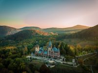 Schloss Drachenburg aus der Vogelperspektive
© Tourismus NRW e.V., CC-BY-SA