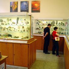 Saal Mit Besuchern - Mineralogisches Museum
© R.Schumacher